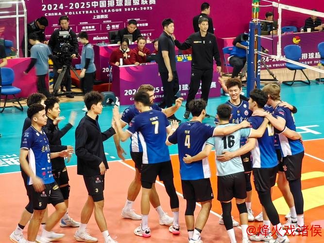 排超联赛焦点战上海男排力克广东队，常规赛半程领跑