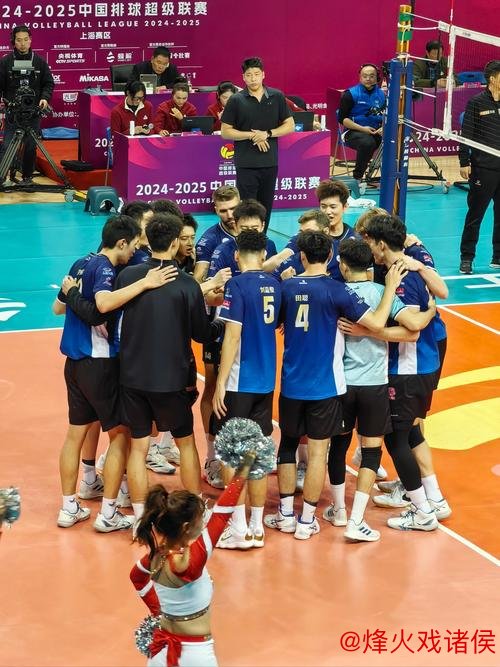 排超联赛焦点战上海男排力克广东队，常规赛半程领跑